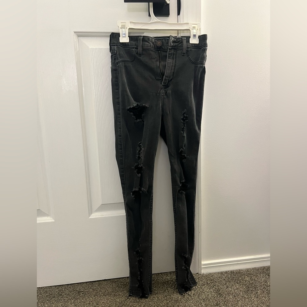 American Eagle Black ripped jeans! Size 00